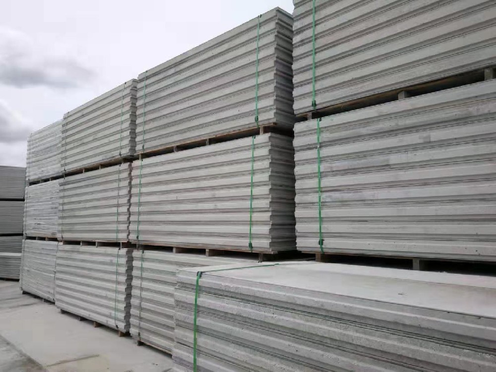 复合夹芯轻质隔墙板